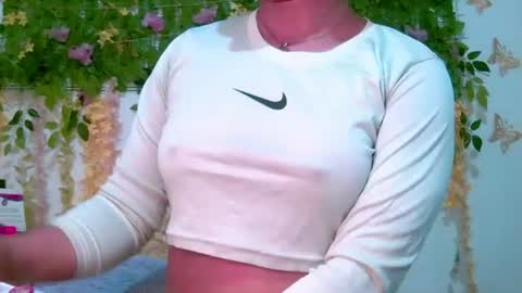 Snapshot of crysrus chatting on 06-17-26, 01:52 crysrus online show from 06-17-26, 01:52