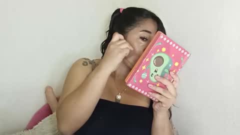 Snapshot of crystal_669 chatting on 10-18-25, 03:31 carol online show from 10-18-25, 03:31