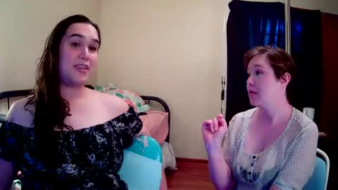 Snapshot of crystal_queers chatting on 07-11-26, 09:38 Peach and Daisy online show from 07-11-26, 09:38