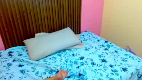 Snapshot of crystal_walls chatting on 01-15-25, 09:20 I AM CRYSTAL online show from 01-15-25, 09:20