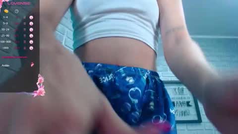 Snapshot of crystal_walls chatting on 09-26-25, 07:18 I AM CRYSTAL online show from 09-26-25, 07:18