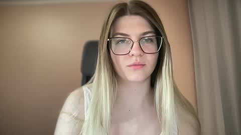 crystalblush01 online show from 03-06-26, 06:37