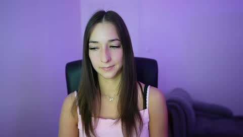 Snapshot of crystalbrunette18 chatting on 05-22-26, 01:06 Crystalbrunette18 online show from 05-22-26, 01:06