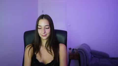 Snapshot of crystalbrunette18 chatting on 06-24-26, 06:18 Crystalbrunette18 online show from 06-24-26, 06:18