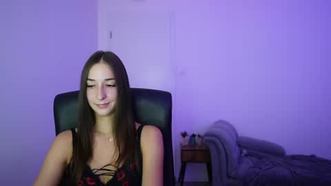 Snapshot of crystalbrunette18 chatting on 07-03-26, 04:35 Crystalbrunette18 online show from 07-03-26, 04:35