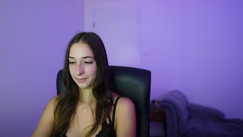 Snapshot of crystalbrunette18 chatting on 07-07-26, 01:37 Crystalbrunette18 online show from 07-07-26, 01:37