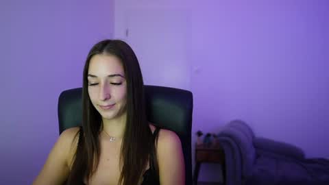 Snapshot of crystalbrunette18 chatting on 07-10-26, 01:03 Crystalbrunette18 online show from 07-10-26, 01:03