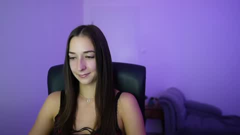 Snapshot of crystalbrunette18 chatting on 07-13-26, 01:14 Crystalbrunette18 online show from 07-13-26, 01:14