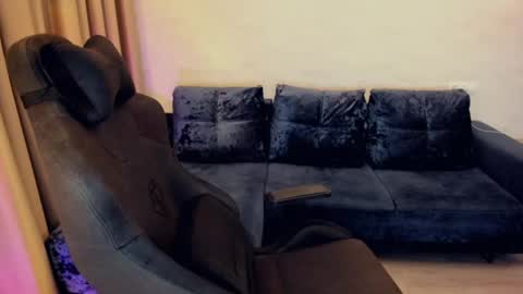 Snapshot of crystalemily chatting on 12-14-24, 08:18 crystalemily online show from 12-14-24, 08:18