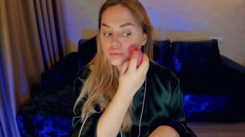 Snapshot of crystalemily chatting on 01-03-25, 08:11 crystalemily online show from 01-03-25, 08:11