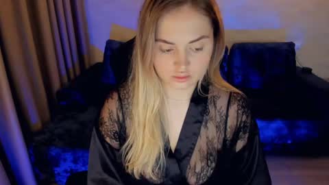 Snapshot of crystalemily chatting on 01-08-25, 08:18 crystalemily online show from 01-08-25, 08:18