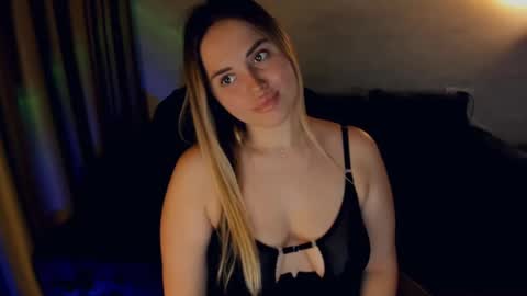 Snapshot of crystalemily chatting on 02-17-25, 08:04 crystalemily online show from 02-17-25, 08:04