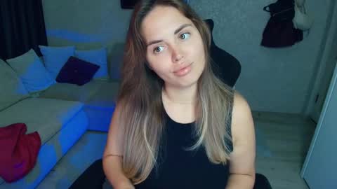 Snapshot of crystalemily chatting on 10-07-25, 07:11 crystalemily online show from 10-07-25, 07:11