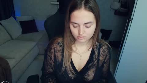 Snapshot of crystalemily chatting on 11-28-25, 07:38 crystalemily online show from 11-28-25, 07:38