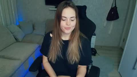 Snapshot of crystalemily chatting on 01-06-26, 08:23 crystalemily online show from 01-06-26, 08:23