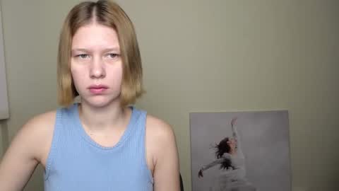 Snapshot of crystalgirl__ chatting on 12-05-24, 06:54 Stella online show from 12-05-24, 06:54