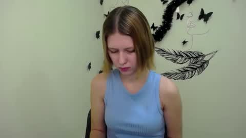 Snapshot of crystalgirl__ chatting on 12-22-24, 10:28 Stella online show from 12-22-24, 10:28