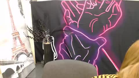 Snapshot of crystalgirl__ chatting on 01-08-25, 12:47 Stella online show from 01-08-25, 12:47