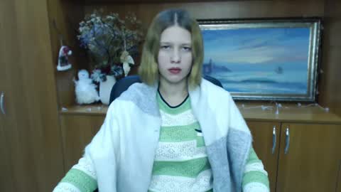 Snapshot of crystalgirl__ chatting on 01-12-25, 10:56 Stella online show from 01-12-25, 10:56