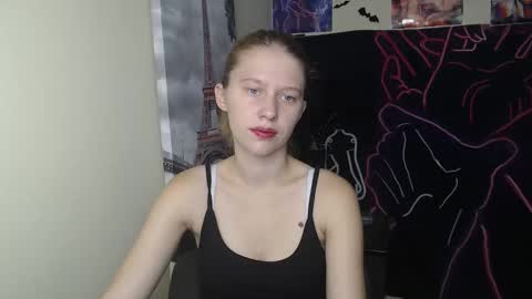 Snapshot of crystalgirl__ chatting on 09-29-25, 06:07 Stella online show from 09-29-25, 06:07