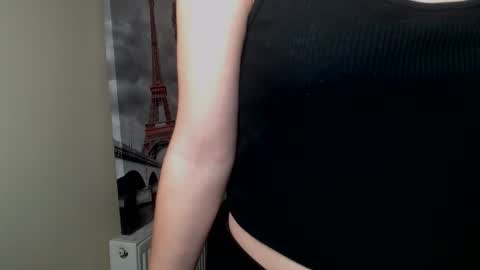 Snapshot of crystalgirl__ chatting on 10-06-25, 06:11 Stella online show from 10-06-25, 06:11