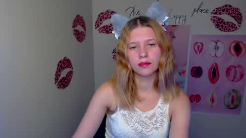 Snapshot of crystalgirl__ chatting on 11-23-25, 07:24 Stella online show from 11-23-25, 07:24