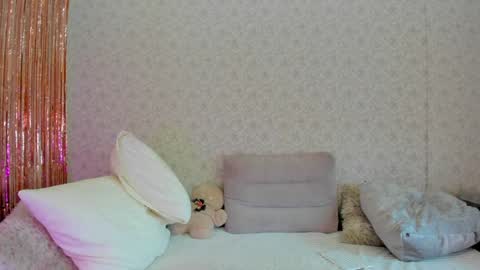 Snapshot of crystalnut chatting on 12-16-24, 05:38 Maria online show from 12-16-24, 05:38