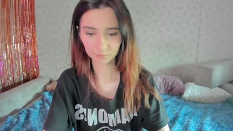 Snapshot of crystalnut chatting on 02-05-25, 04:48 Maria online show from 02-05-25, 04:48