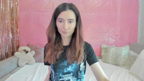 Snapshot of crystalnut chatting on 02-07-25, 04:06 Maria online show from 02-07-25, 04:06