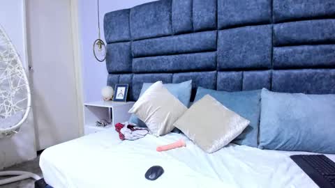 Crystal online show from 04-12-26, 08:25