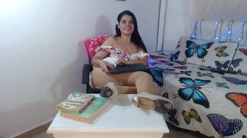 Snapshot of crystalvans chatting on 03-06-25, 04:30 Cristal online show from 03-06-25, 04:30