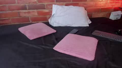 Soy Crystal online show from 03-04-25, 04:09