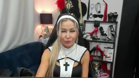 CrystalHotty online show from 10-31-25, 05:52