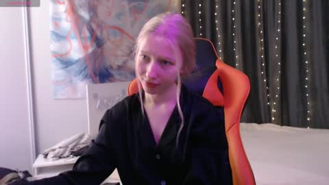 Lia online show from 01-24-25, 07:49