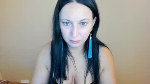 Snapshot of cuckqueenxxl chatting on 09-12-25, 12:38 HELEN online show from 09-12-25, 12:38