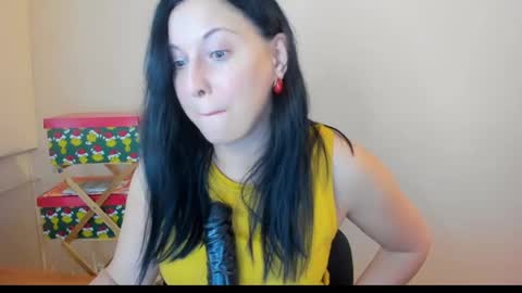 Snapshot of cuckqueenxxl chatting on 07-11-26, 02:53 HELEN online show from 07-11-26, 02:53