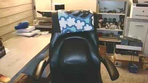 Yup... kinda old but Stop in and say hello online show from 04-11-26, 06:18