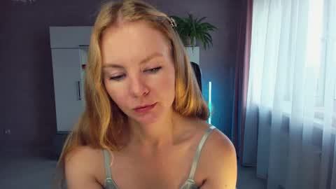 Alexia online show from 10-16-25, 05:19