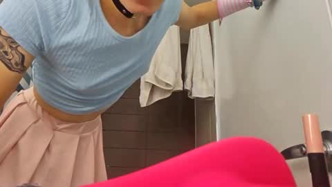 Snapshot of cuddleavenue chatting on 09-28-25, 11:10 cuddleavenue online show from 09-28-25, 11:10