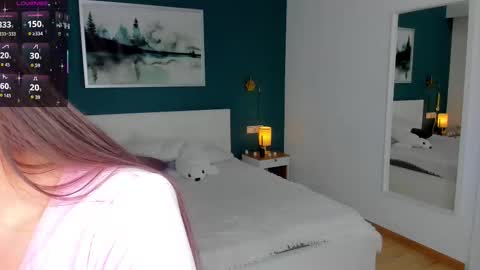 Snapshot of cuddles_jane chatting on 11-29-25, 07:44 Silvia online show from 11-29-25, 07:44