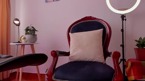 Snapshot of cuddlingbunnny chatting on 12-02-24, 05:59 Leonela online show from 12-02-24, 05:59