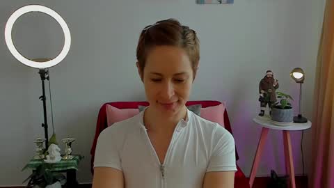 Snapshot of cuddlingbunnny chatting on 12-07-24, 02:57 Leonela online show from 12-07-24, 02:57