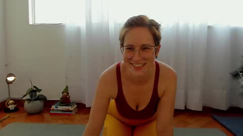 Snapshot of cuddlingbunnny chatting on 12-09-24, 08:44 Leonela online show from 12-09-24, 08:44
