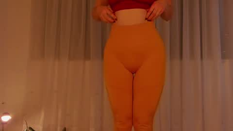 Snapshot of cuddlingbunnny chatting on 12-09-24, 11:45 Leonela online show from 12-09-24, 11:45