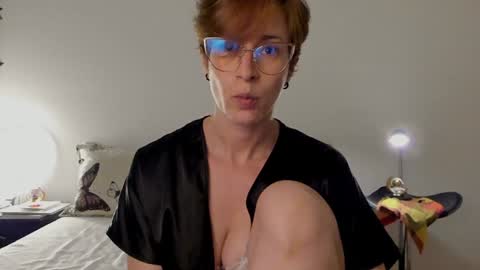 Snapshot of cuddlingbunnny chatting on 01-03-25, 09:15 Leonela online show from 01-03-25, 09:15