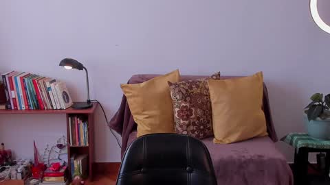 Snapshot of cuddlingbunnny chatting on 02-07-25, 01:53 Leonela online show from 02-07-25, 01:53