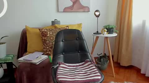 Snapshot of cuddlingbunnny chatting on 03-02-25, 02:54 Leonela online show from 03-02-25, 02:54