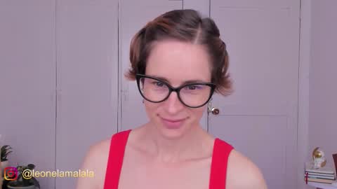 Snapshot of cuddlingbunnny chatting on 10-14-25, 05:47 Leonela online show from 10-14-25, 05:47