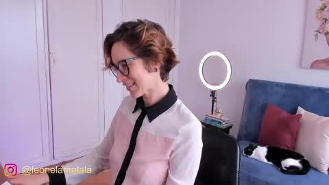 Snapshot of cuddlingbunnny chatting on 11-04-25, 04:39 Leonela online show from 11-04-25, 04:39