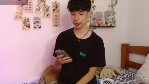 Snapshot of cuddly_twinkie chatting on 04-30-26, 05:52 Cuddly online show from 04-30-26, 05:52